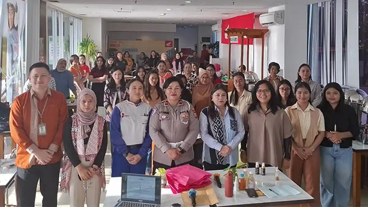 DAW Berikan Edukasi Keselamatan Berkendara kepada Kartini Masa Kini di Manado