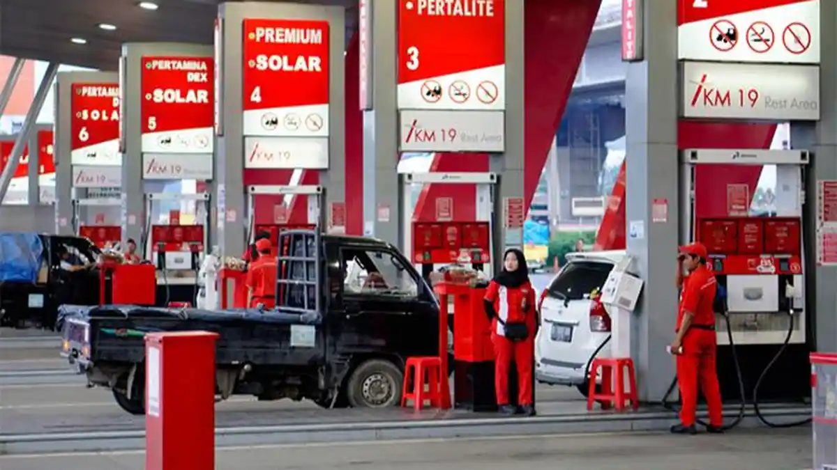 Kecuali Pertamina! Daftar Harga BBM Resmi Turun Per Juni 2024 di SPBU Seluruh Indonesia