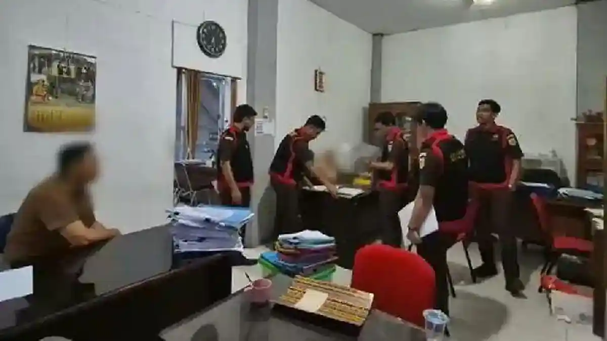 Kejari Langsa Geledah Kantor Disdikbud dan Rumah Mantan Plt Kadis,Sita Sejumlah Dokemen Penting