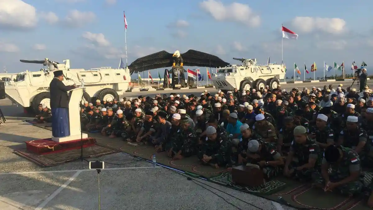 Prajurit Garuda Unifil 2016 Sholat Idul Fitri di Lebanon