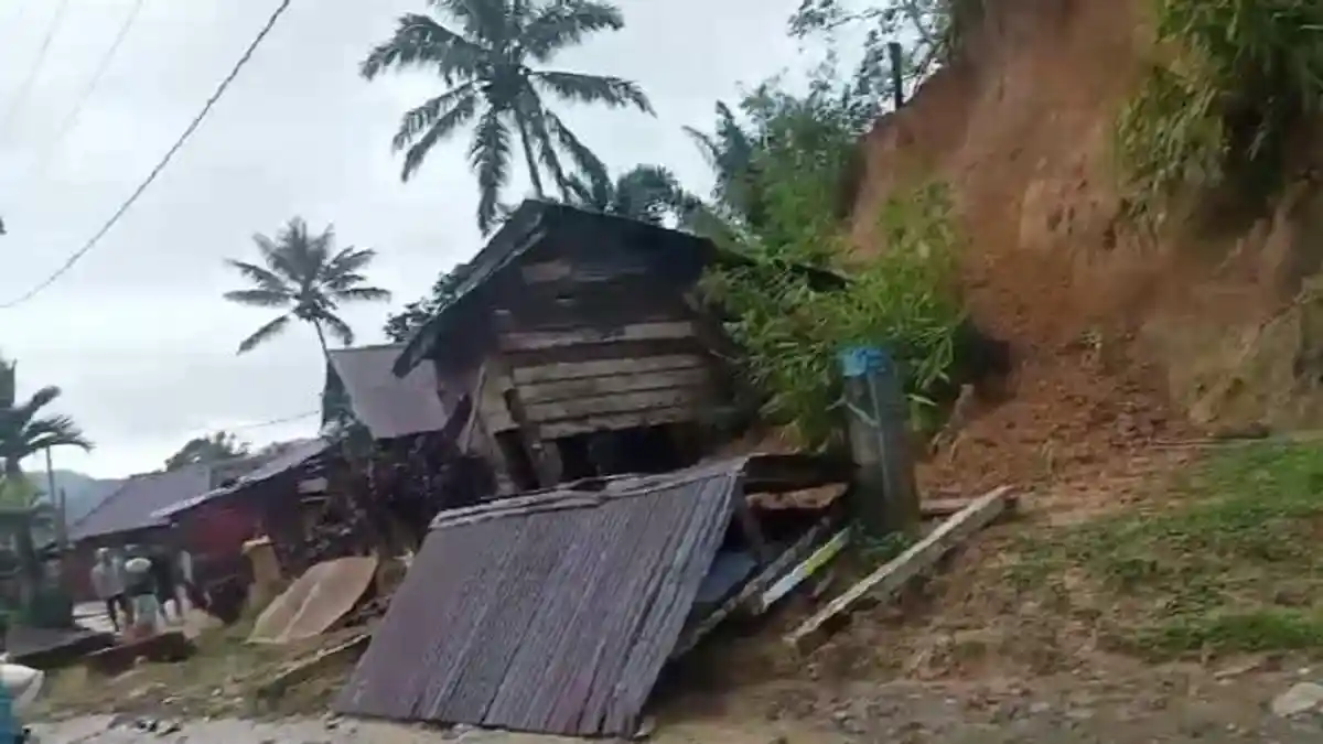 Rumah Warga di Botteng Mamasa Ambruk Tertimpa Material Longsor