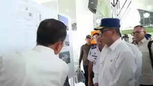 Menteri-Perhubungan-Budi-Karya-Sumadi-meninjau.jpg