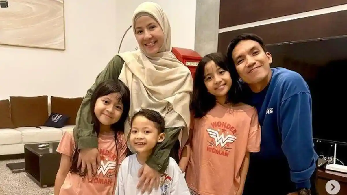 Natasha Rizky dan Desta Tetap Kompak Dampingi Anak Liburan ke Korea Selatan