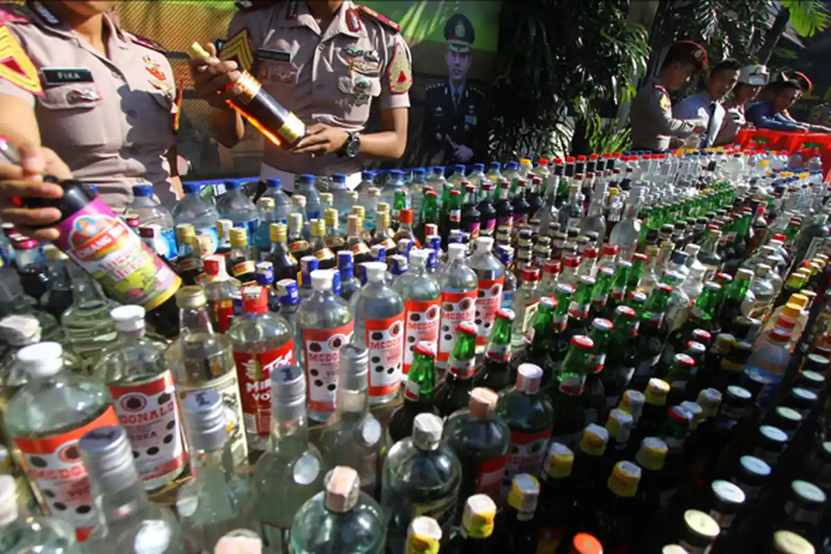 Pesta Miras Oplosan di Sampang Madura Berujung Petaka, Dua Orang Meninggal Dunia