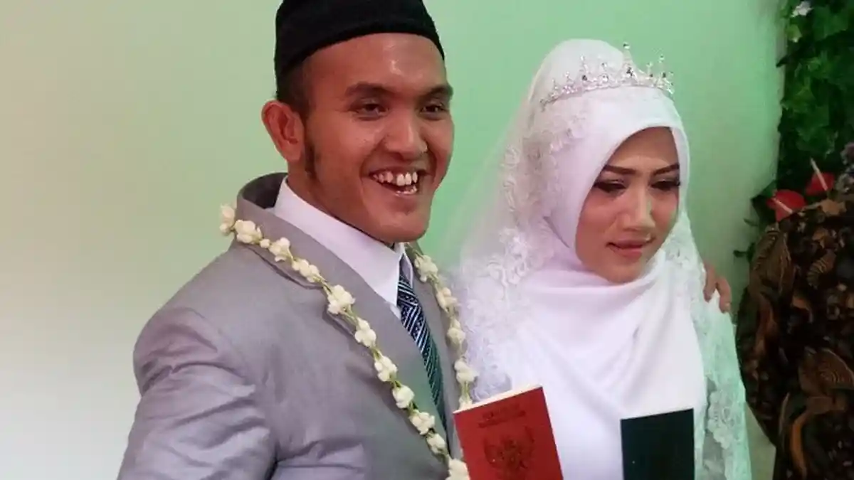 Nikahi Supir Mantan Istrinya, Caisar YKS Kini Jualan Kaus Distro Demi Nafkahi Istri Keduanya