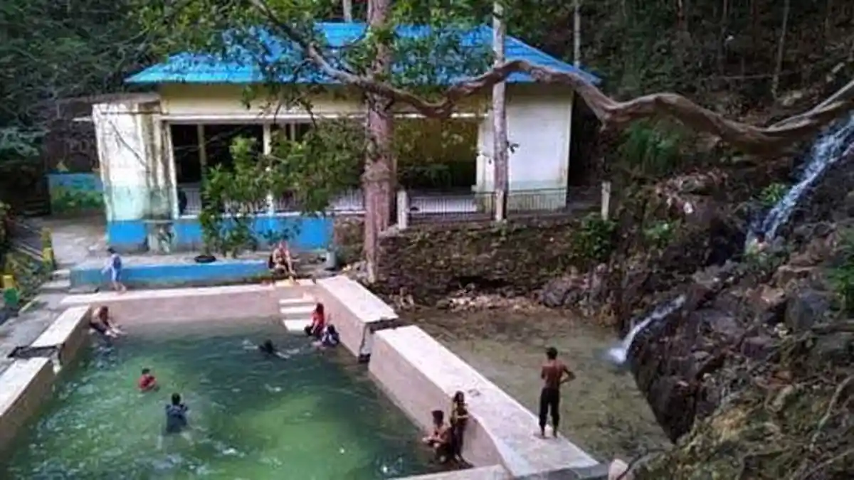 Tempat Wisata di Karimun, Menikmati Segarnya Air Terjun Gunung Jantan di Desa Pongkar