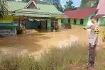 Curah Hujan Tinggi Picu Banjir di Jalan Trans Kalimantan Sanggau dan Belasan Rumah Terdampak