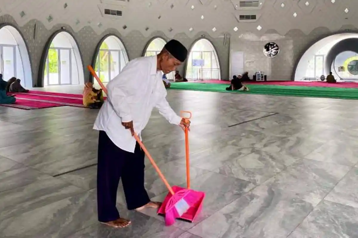 Cerita Tarmizi Marbot Masjid Agung Kubah Timah, Panggilan Hati Ingin Ikut Memuliakan Masjid