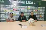 Konferensi-Macth-Pelatih-Kepala-Sada-Sumut-FC-Joko-Susilo-Tengah-11.jpg
