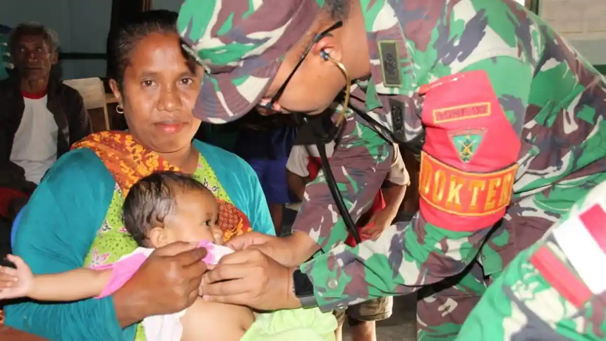 Satgas Pamtas RI-RDTL Yonif 132/BS Berikan Pelayanan Kesehatan Gratis kepada Masyarakat