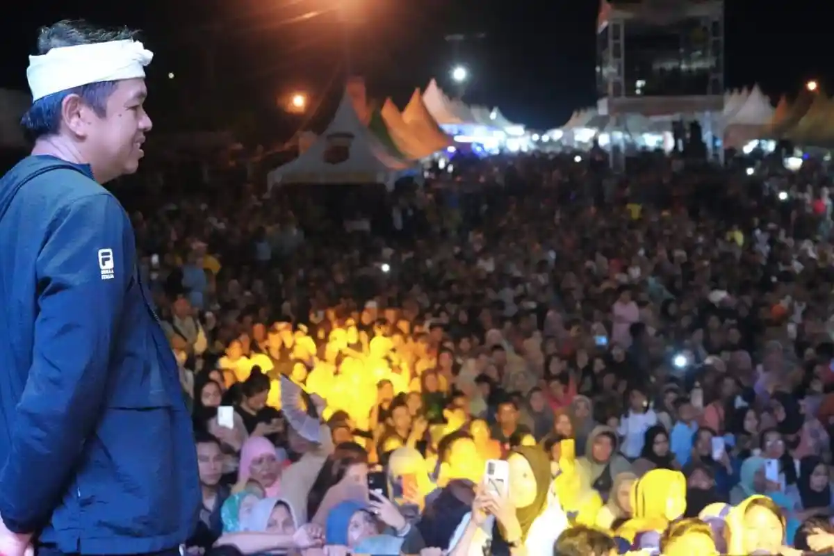 Puluhan Ribu Warga Sukabumi Tumpah Ruah ke Jalan Sambut Kedatangan Dedi Mulyadi