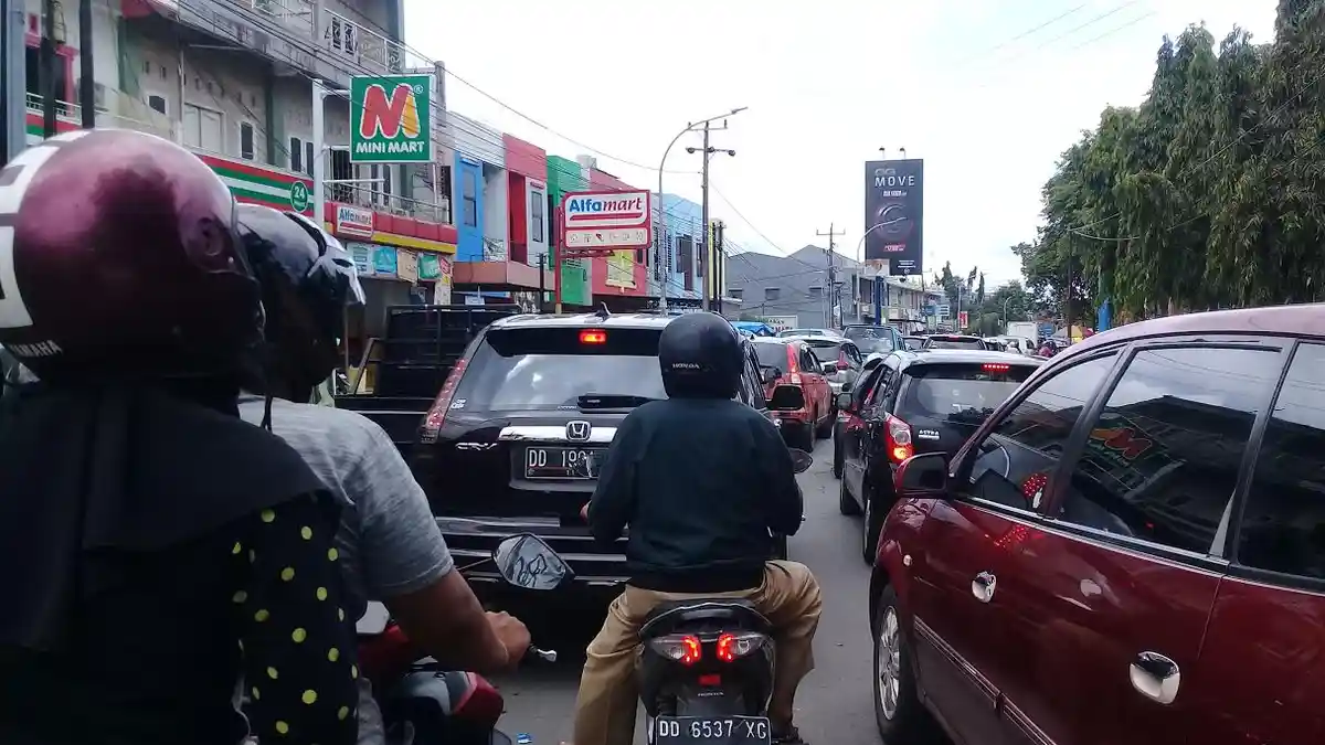 Siang ini Macet Panjang di Jl Andi Tonro Makassar