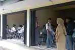 siswa-smk-negeri-1-karangjambu-purbalingga-belajar-di-ruko-pasar-lantaran-tak-punya-gedung.jpg