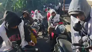 Tukang-ojek-antre-untuk-mencari-penumpang-di-kawasan-Pura-Besakih.jpg