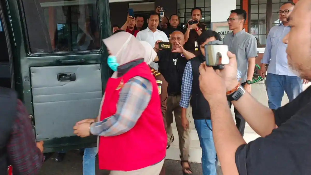 Karyawan BPR Majalengka Gelapkan Dana hingga Rp 1,43 M, Beraksi 4 Tahun, Kini Ditahan Kejaksaan