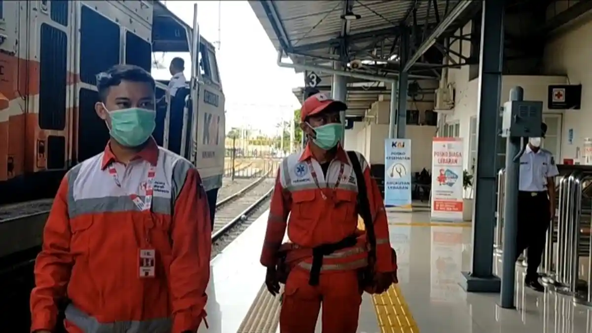 PMI Jakarta Pusat Membuka Pelayanan Kesehatan bagi Pemudik Lebaran di Stasiun Pasar Senen