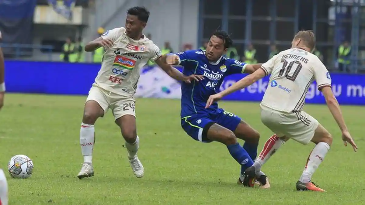 Persib Bandung dan Persija Kena Sanksi Setelah Main di GBLA, Pelatih Kiper Tak Boleh Dampingi Tim