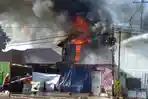 BREAKING NEWS - Bangunan di Kawasan Pandegiling Surabaya Terbakar Sore ini