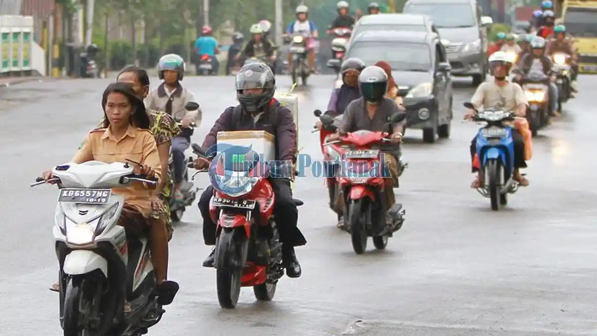 Foto-foto Pengendara Motor Tanpa Helm di Jalan Pak Kasih - pengendara-motor-tanpa-helm-4_20160305_220315.jpg