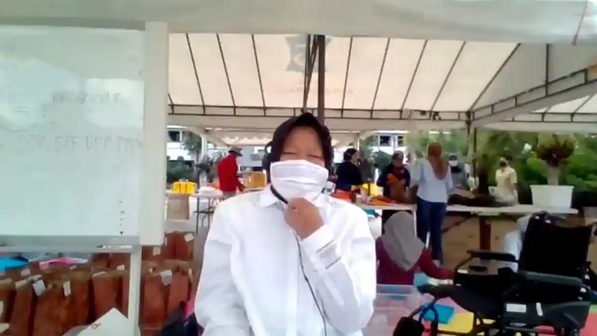 Bersama Jajarannya, Risma Lakukan Ritual Ini Tiap Jam 12 Malam agar Surabaya Bebas Pandemi