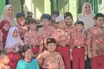 siswa-dan-guru-SDN-1-Pagotan-Desa-Pagotan-Kecamatan-Geger-Kabupaten-Madiun.jpg