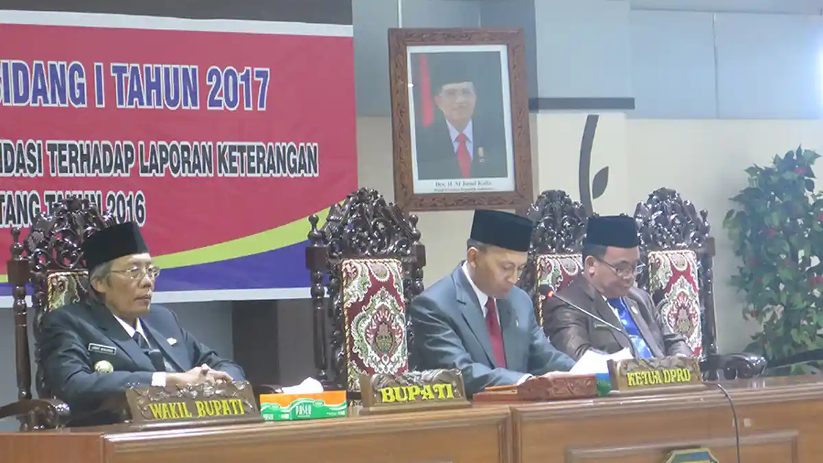 Bupati Sintang Akan Tindaklanjuti Rekomendasi LKPJ Tim Pansus DPRD