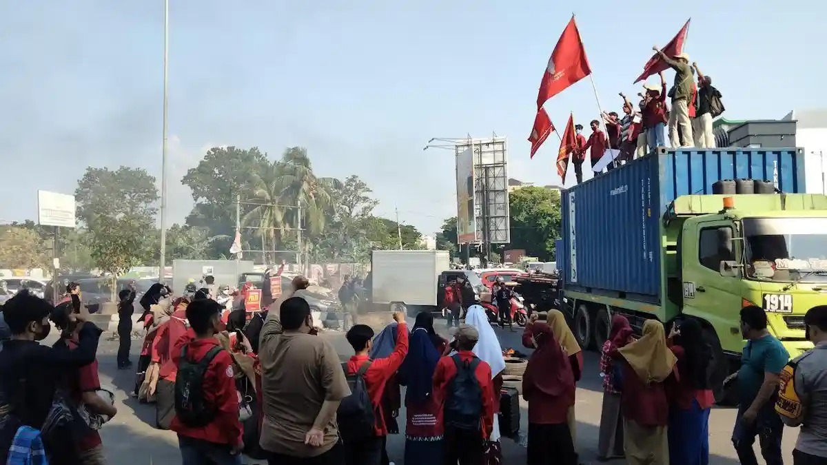 Mahasiswa IMM Blokade Pertigaan Jl AP Pettarani-Alauddin, Ini Tuntutannya