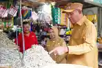 Bupati Syah Afandin Sidak Pasar Baru Stabat, Pastikan Harga Sembako Terkendali Jelang Idul Fitri
