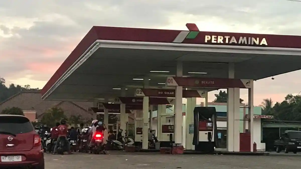 Warga Keluhkan SPBU di Berau Antre Panjang, Pengecer BBM Banyak yang Tutup