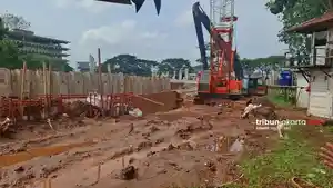 PROYEK-TANGGUL-Proyek-pembangunan-tanggul-di-aliran-Kali-Angke.jpg