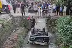 Mobil-pikap-Nomor-Polisi-AE-9896-SI-mengalami-kecelakaan.jpg