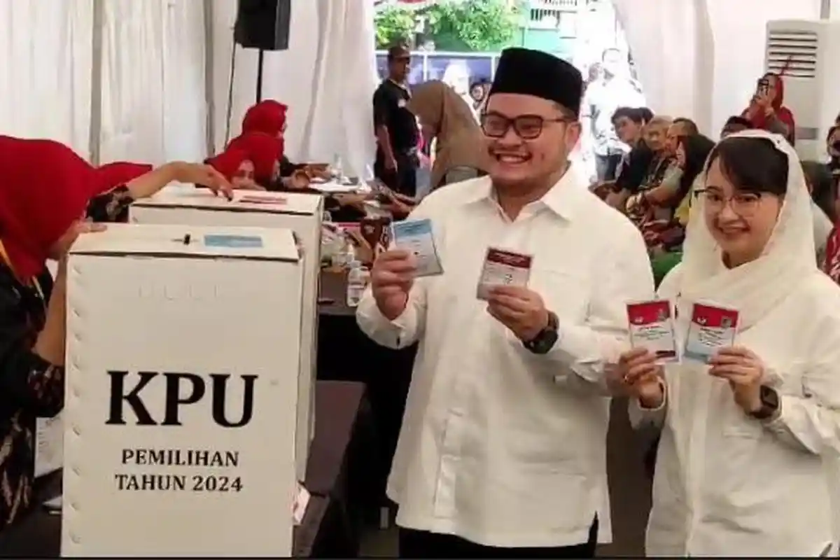 Sebelum Mencoblos, Mas Dhito Calon Bupati Kediri Minta Restu ke Orangtua Secara Virtual