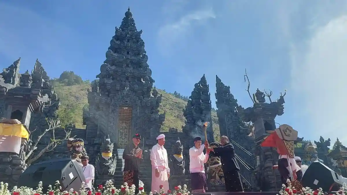 Kirab Api Obor Porprov Bali, Api Diambil Dari Gunung Batur, Simbol Semangat Yang Tak Pernah Padam