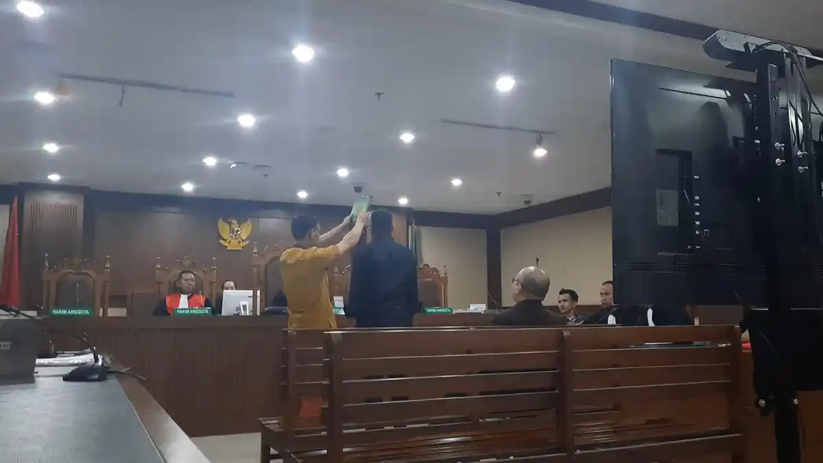 Debat Panas Hingga Saling Memaafkan di Sidang Pencemaran Nama Baik Ahmad Sahroni Vs Adam Deni