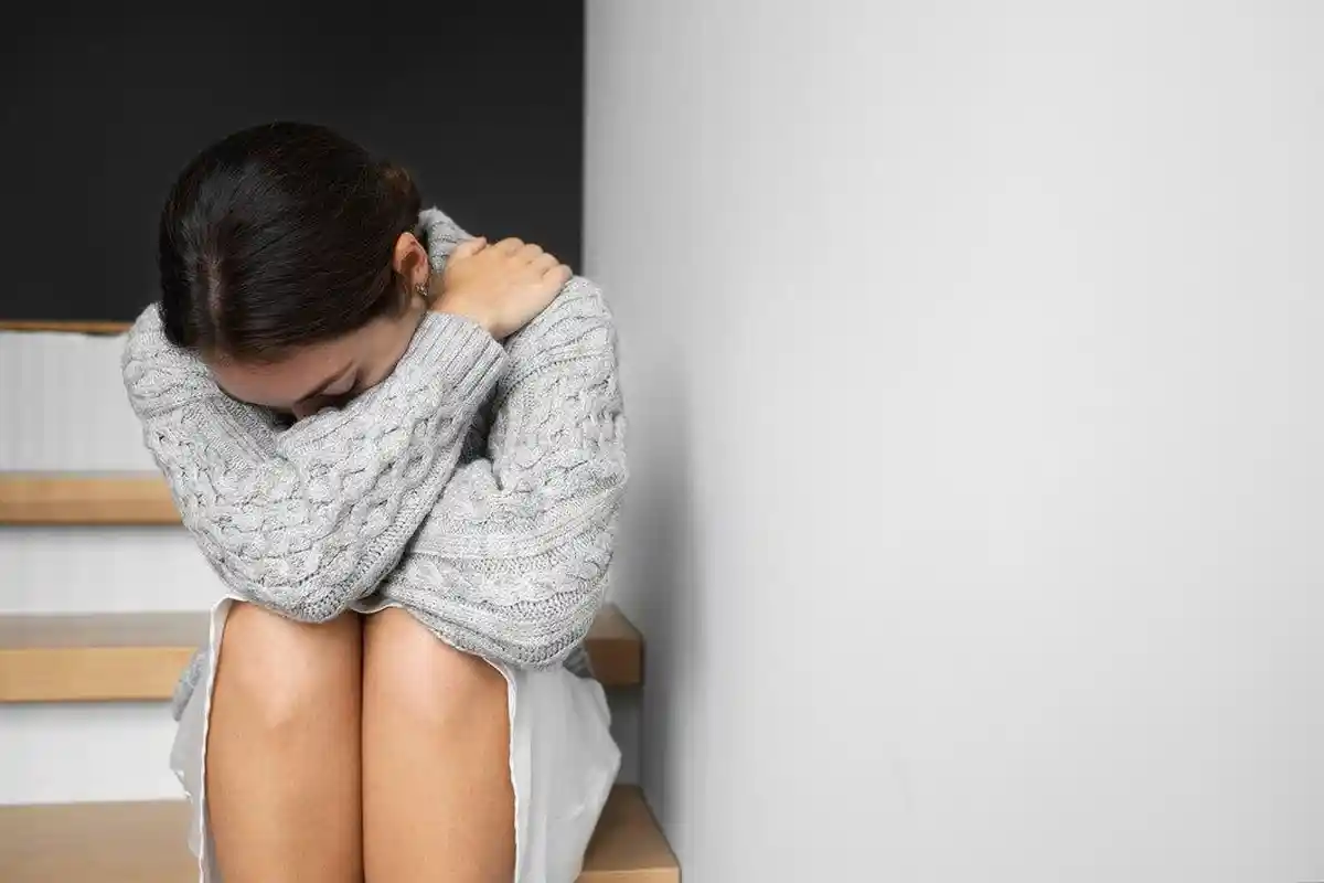 31 Pantun Sadar Diri, Perasaan Insecure saat Tahu Realita Hubungan Tak Seindah Ekspektasi, Bagikan