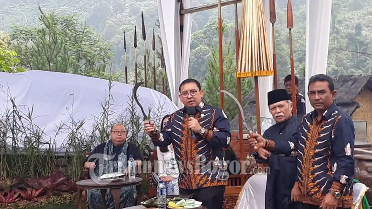 Kelunjang, Senjata Milenial Gabungan Keris, Celurit, dan Kujang Hasil Desain Fadli Zon