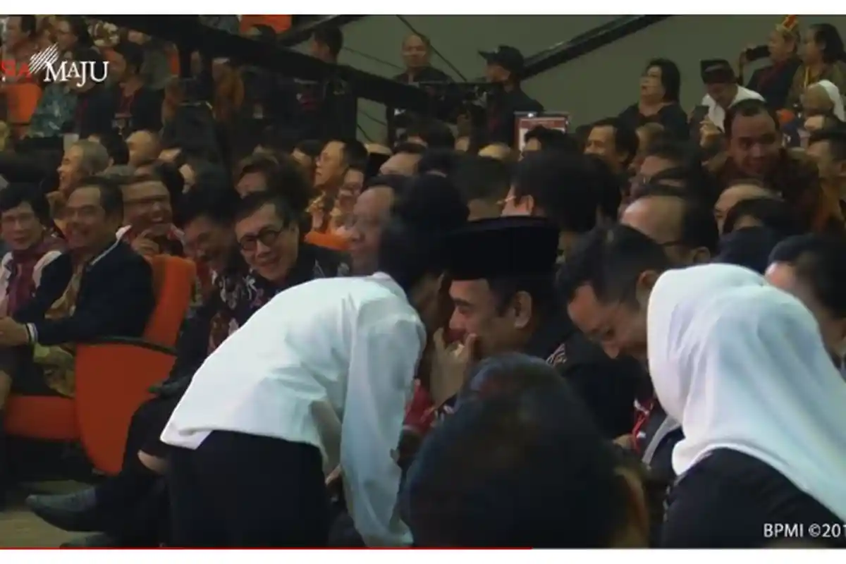 Reaksi Lucu Anak Asal NTT saat Diminta Jokowi Sebutkan 3 Nama Menteri: Pak Jendral, Menteri Agama