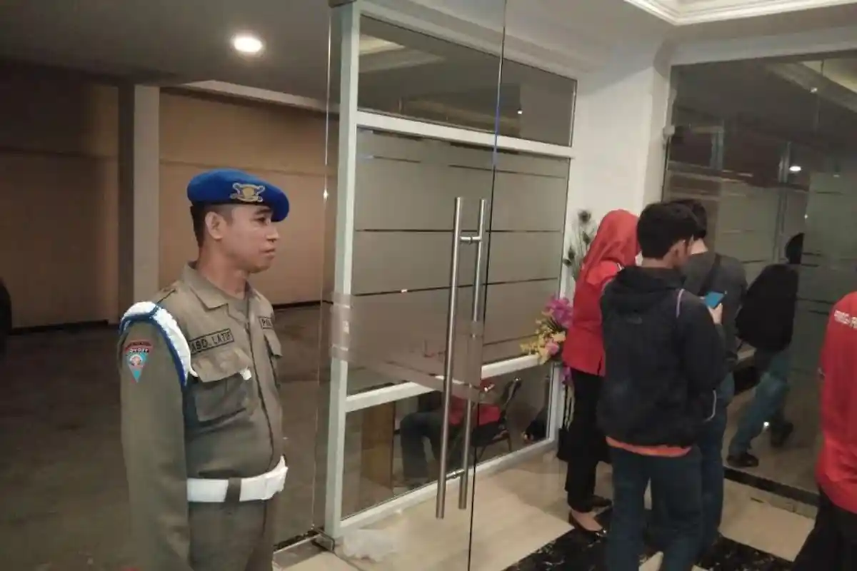 Satpol PP Makassar Razia, Lima Pasangan Bukan Suami Istri Kepergok di Kamar Wisma