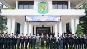 Jajaran-pejabat-Eselon-foto-bersama-Wali-Kota-Medan-Rico-Tri-11.jpg