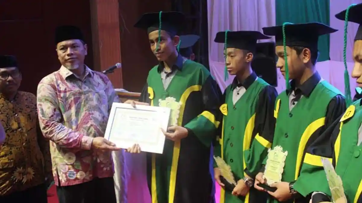 129 Santri Daarut Tahfizh Diwisuda
