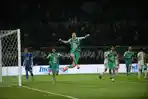 Hasil Skor Babak Pertama Persebaya Vs Dewa United: Diwarnai Kartu Merah, Skor Imbang 1-1