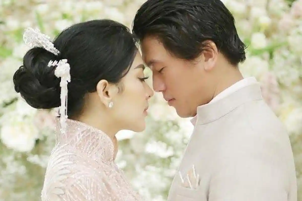 Syahrini Nampak Jalani Syuting Iklan Sebuah Produk dengan Suami dan Keponakannya