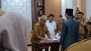 Bupati-Bone-Bolango-Ismet-Mile-melantik-Direktur-BUMD.jpg