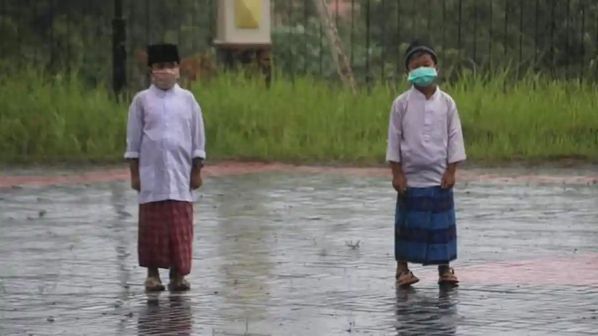 Hujan-hujanan, Postingan Pjs Bupati Bintan Tuai Pujian, Peringatan Hari Santri Nasional