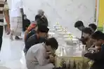 Suasana Buka Puasa Bersama di Masjid Nurul Huda Molawe Konawe Utara Sulawesi Tenggara