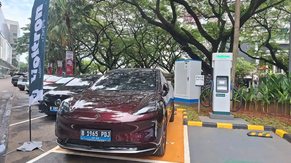 Voltron Operasikan SPKLU Berteknologi Hyper Fast Charging di Tangerang