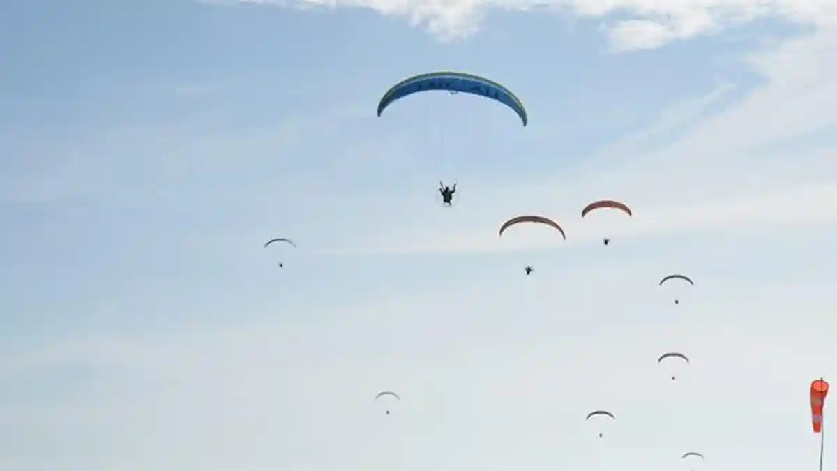 Kemarin Tertunda karena Angin Kencang, Hari Kedua Pertandingan Cabor Aerosport Paramotor PON Sukses