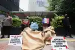 Aksi Tolak Impor Daging Kodok