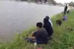 Mengisi Liburan Imlek dengan Mancing Ikan di Kali Cisadane