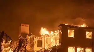 UPDATE-Terkini-Kebakaran-Los-Angeles-24-Tewas-100-Ribu-Mengungsi-12-Ribu-Bangunan-Hangus.jpg